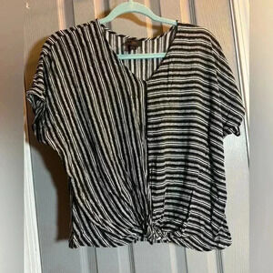 JM Collection black & white striped top created for Macys. NWOT Women’s size Med